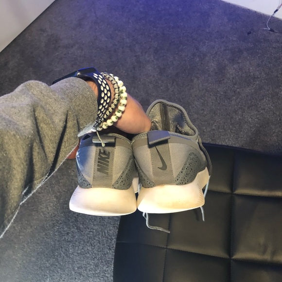 shoes - Picture 3 of 4